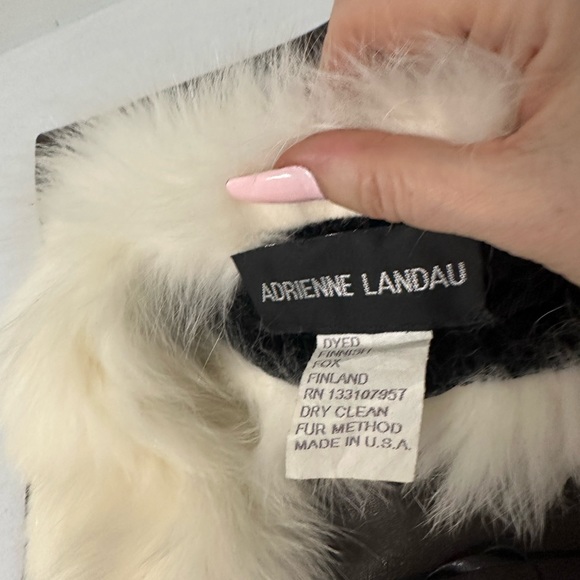 Reduced. Adrienne Landau gorgeous white Fox collar or headband. - Picture 2 of 4